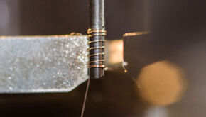 Elcu Draht Abbildung einer Mikrofeder